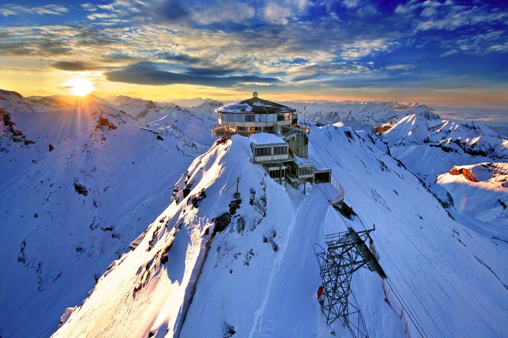 Συναγερμός στην Ελβετία: «Εξαφανίστηκαν» Βρετανοί τουρίστες από χιονοδρομικό