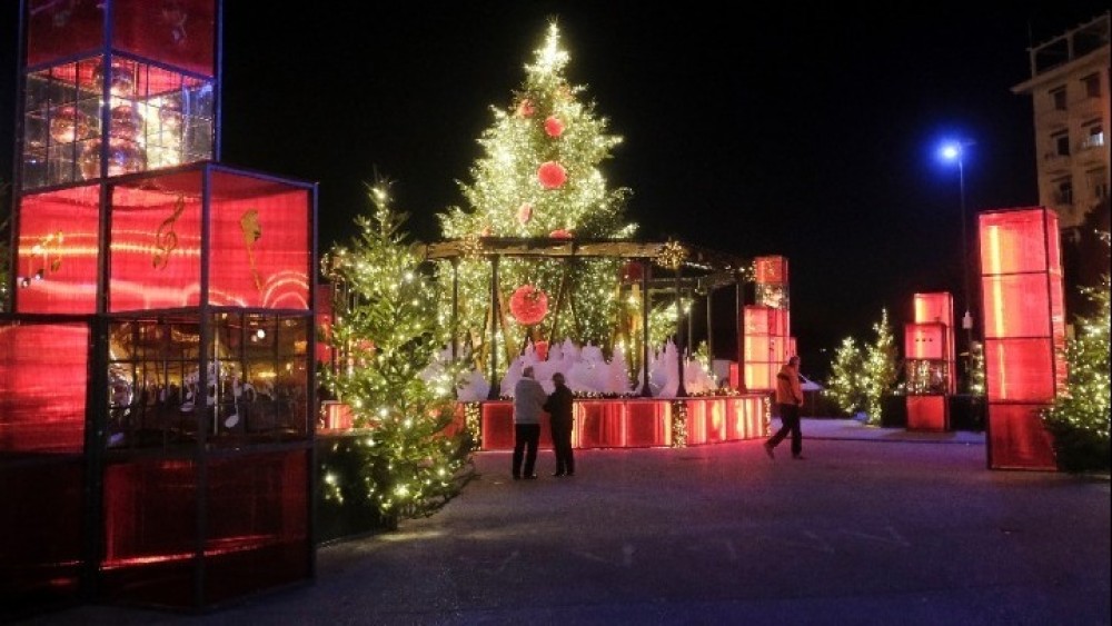 Next Christmas- Το εορταστικό μήνυμα ελπίδας από τη Θεσσαλονίκη