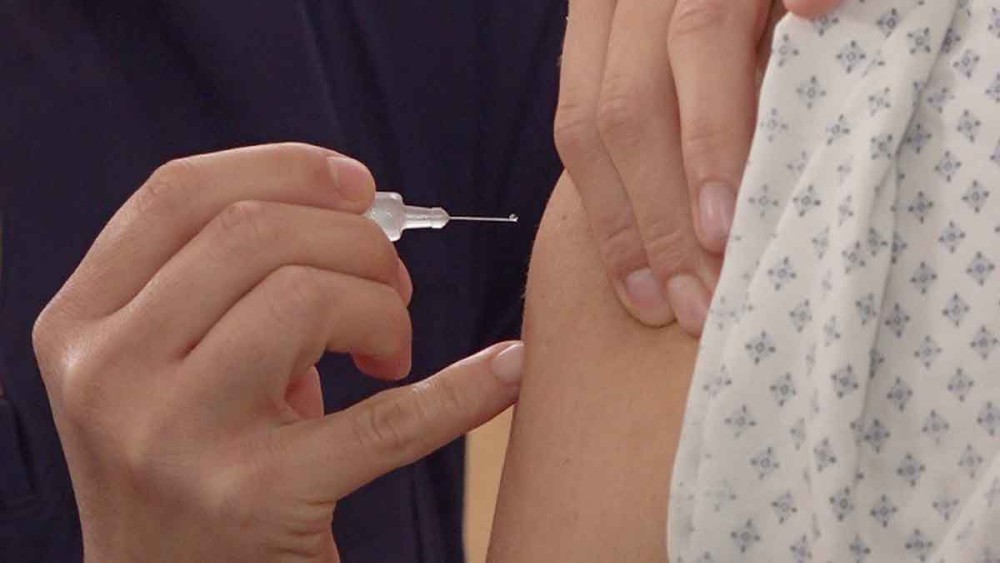 Κορωνοϊος: Το δεύτερο δεκαήμερο του Ιανουαρίου οι εμβολιασμοί του πληθυσμού