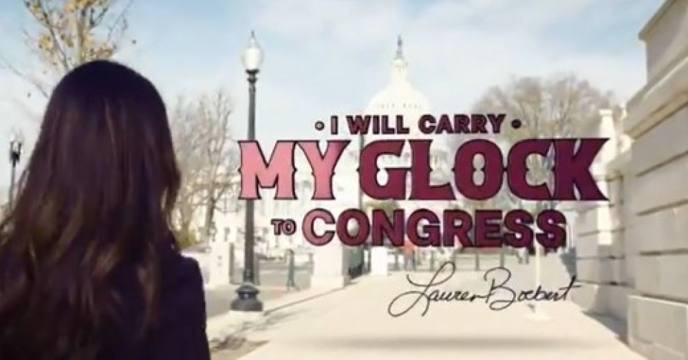 ΗΠΑ: Νεοεκλεγείσα βουλευτής των Ρεπουμπλικάνων δηλώνει ότι θα έχει το όπλο της και στο Κογκρέσο