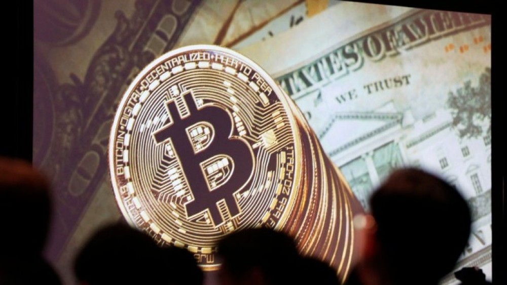 Bitcoin: Σπάει όλα ρεκόρ – Ξεπέρασε τα 34.000 δολάρια
