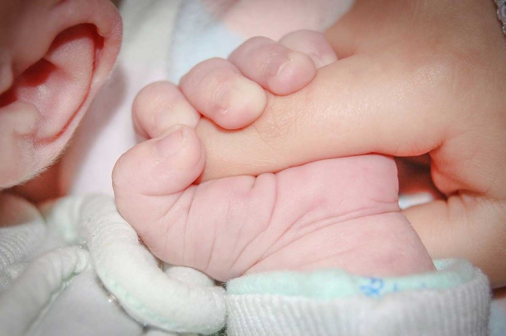Bρέφος 9 μηνών εισήχθη με κορωνοϊό στο νοσοκομείο του Ρίου