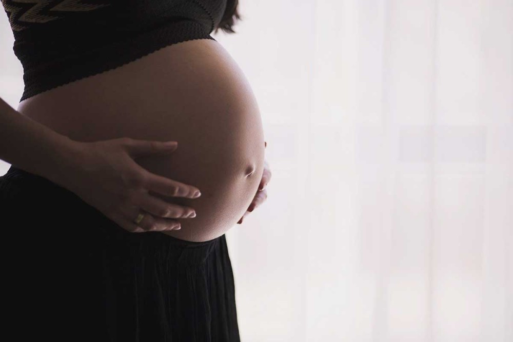 Κορωνοϊός-Εμβόλιο: Τι ισχύει για την εγκυμοσύνη και τον θηλασμό