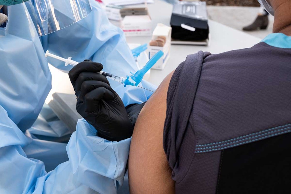 Κρήτη: Ξεκίνησε ο εμβολιασμός υγειονομικών στο ΠΑΓΝΗ
