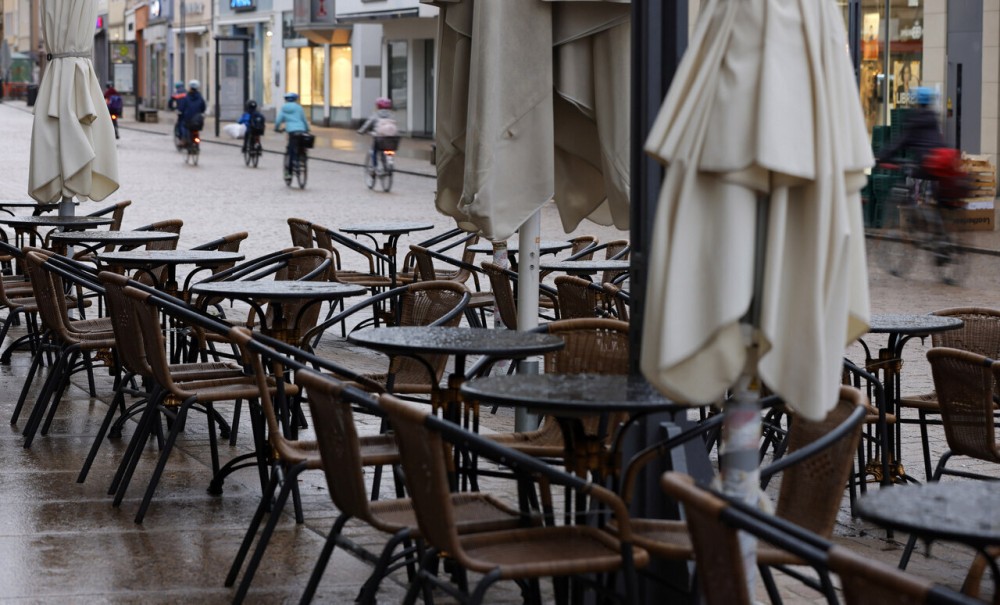 Κορωνοϊός: Με χρεοκοπία απειλούνται εστιατόρια και ξενοδοχεία στην Ελβετία
