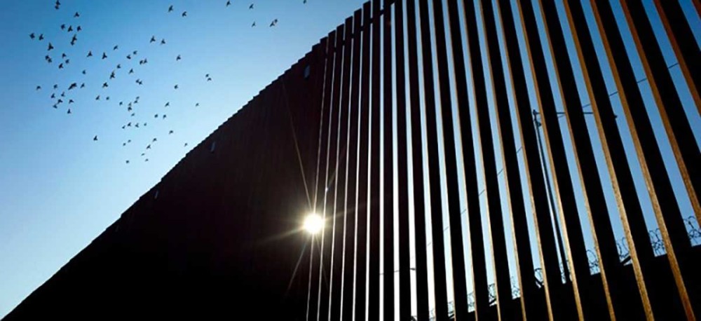 Το Μεξικό χαιρετίζει το τέλος της κατασκευής του τείχους στα σύνορα με τις ΗΠΑ