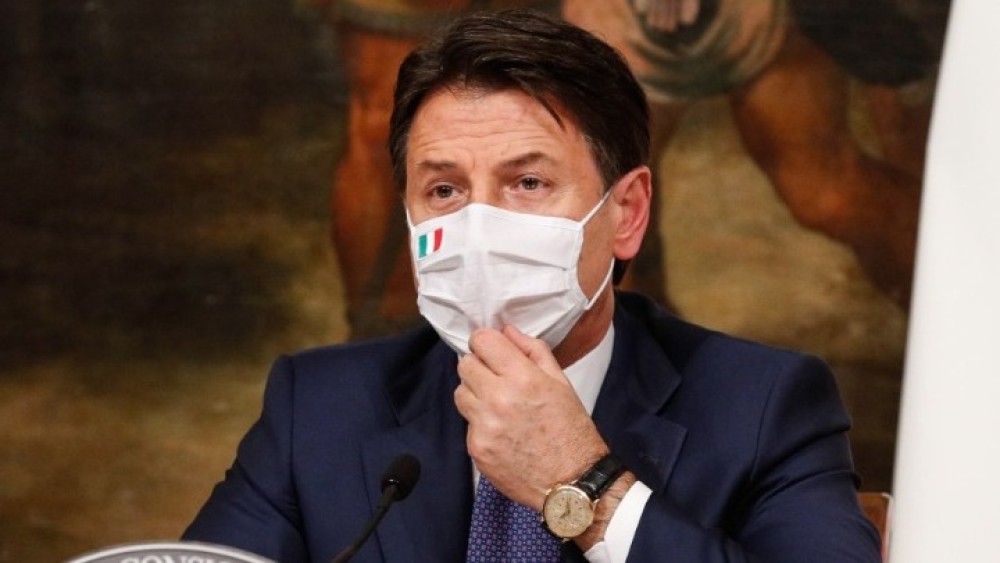 Ιταλία: &#8220;Καταρρέει&#8221; ο Κόντε &#8211; Χάνει γερουσιαστές από το πλευρό του