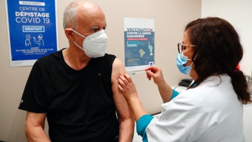 Κορωνοϊός: Ένα εκατομμύριο Γάλλοι έχουν ήδη εμβολιαστεί