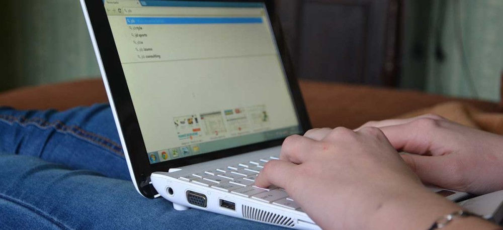Δήμος Πειραιά: 50 ηλεκτρονικοί υπολογιστές σε παιδιά οικονομικά αδύναμων οικογενειών