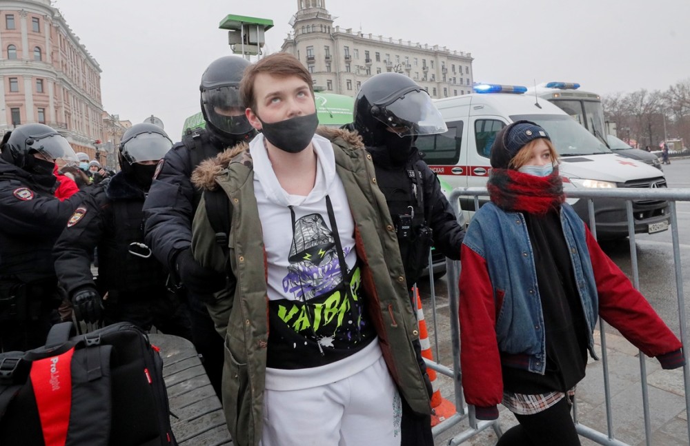 Ρωσία: Τουλάχιστον 500 συλλήψεις σε διαδηλώσεις υπέρ Ναβάλνι