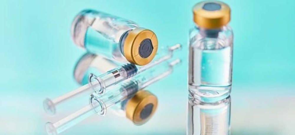 Αρνείται το Λονδίνο να δημοσιεύσει στοιχεία για τις προμήθειες εμβολίων