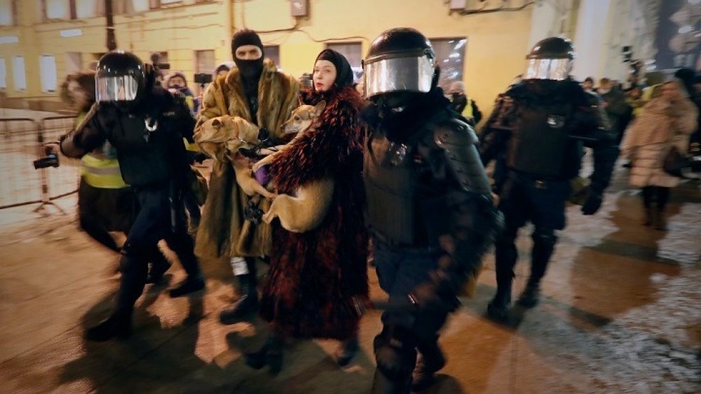 Υπόθεση Ναβάλνι: Το Κρεμλίνο δικαιολογεί την χρήση βίας στις διαδηλώσεις