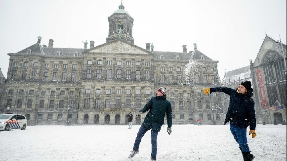Ολλανδία: Ισχυρή χιονόπτωση σαρώνει τη χώρα