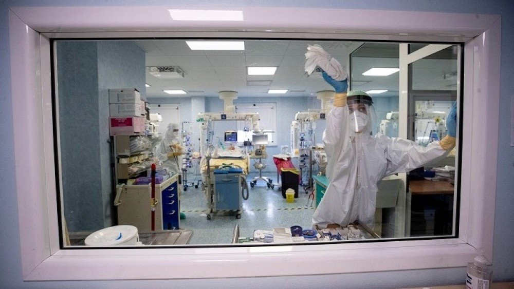 Γαλλία: Βράζουν τα νοσοκομεία της χώρας από ασθενείς με κορωνοϊό