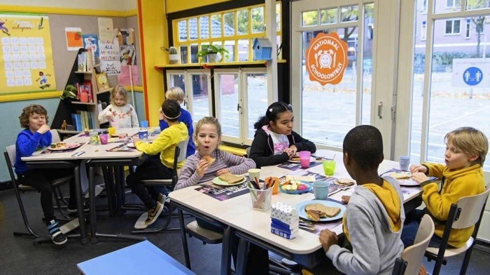 Πρώτο βήμα για την κανονικότητα στην Ολλανδία: Ανοίγουν τα σχολεία