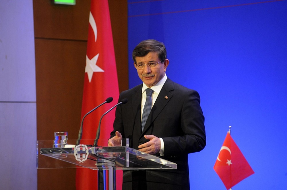 Αχμέτ Νταβούτογλου: Ο Ερντογάν απομακρύνει την Τουρκία από την Ευρώπη