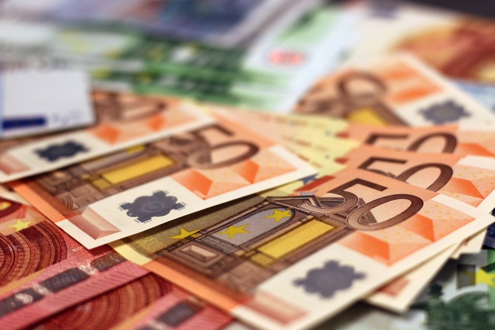 Mέτρα 2 δισ. ευρώ για τη στήριξη των επιχειρήσεων τον Απρίλιο