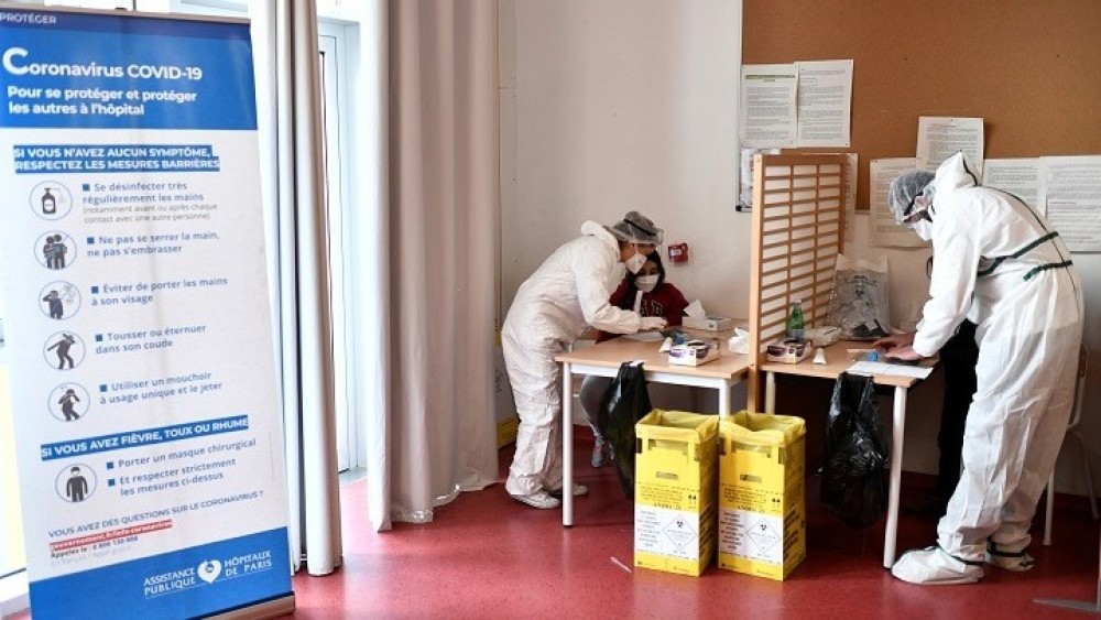 Γαλλία: Αυξάνονται τα νέα ημερήσια κρούσματα κορωνοϊού
