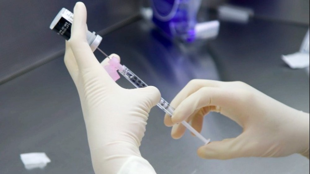 ΕΕ: Η AstraZeneca ενδέχεται να παραδώσει λιγότερα εμβόλια παρά τη δέσμευση της