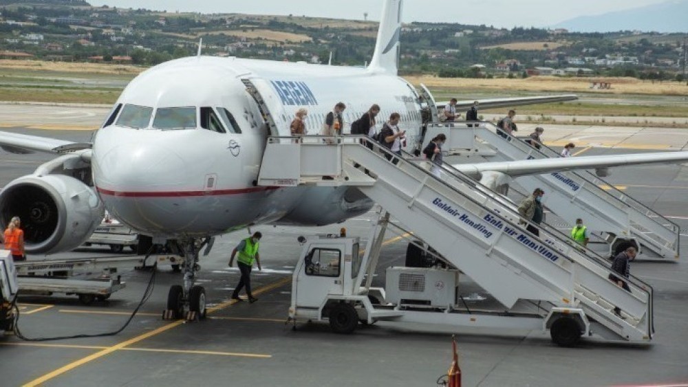 Κορωνοϊός: Παρατείνονται οι περιορισμοί στις πτήσεις εσωτερικού