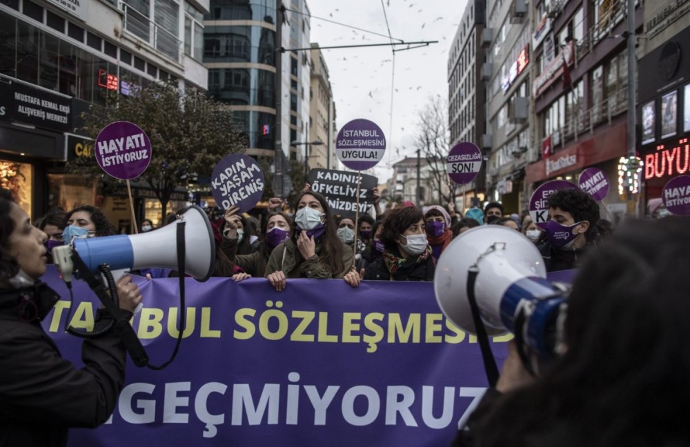 Έντονες αντιδράσεις για την απόσυρση τη Τουρκίας από τη διεθνή Σύμβαση εναντίον της βίας σε βάρος των γυναικών