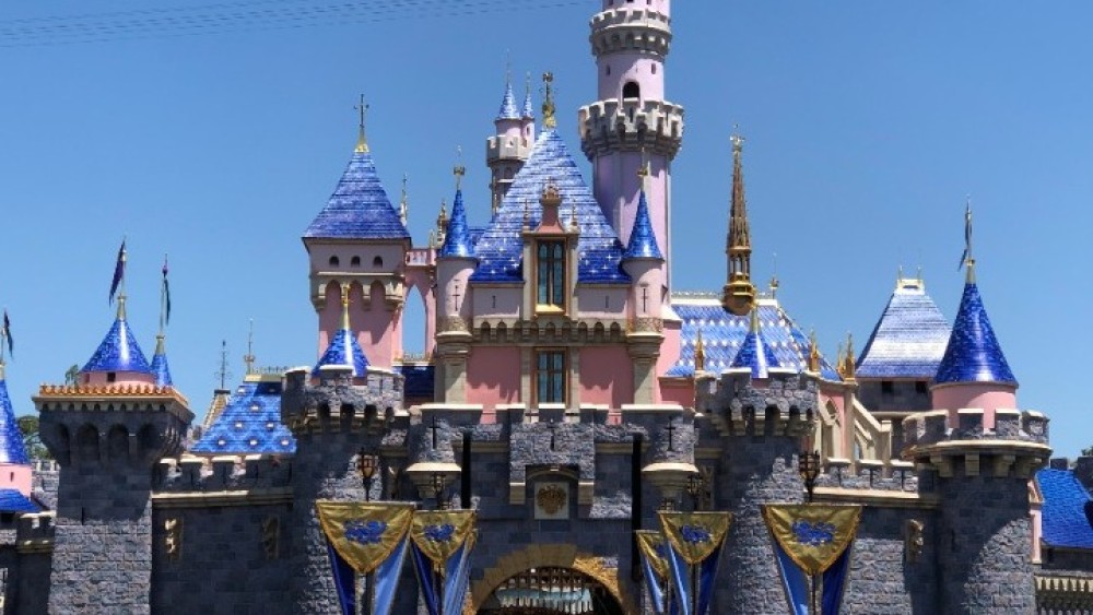 Disneyland: Ίσως ανοίξει έως τα τέλη Απριλίου