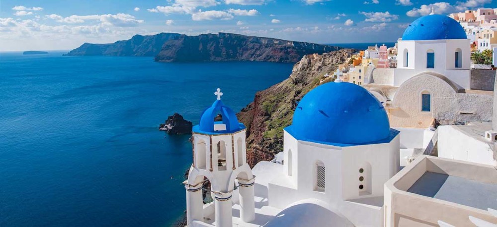Στο επίκεντρο του βρετανικού Τύπου ελληνικοί τουριστικοί προορισμοί