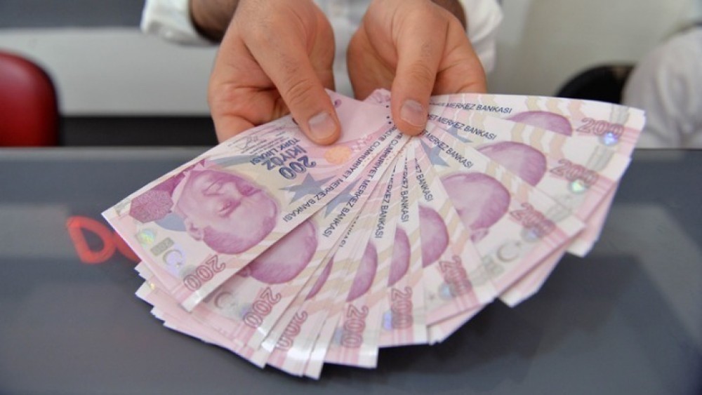 Κατρακυλάει η τουρκική λίρα μετά την καθαίρεση του διοικητή της κεντρικής τράπεζας