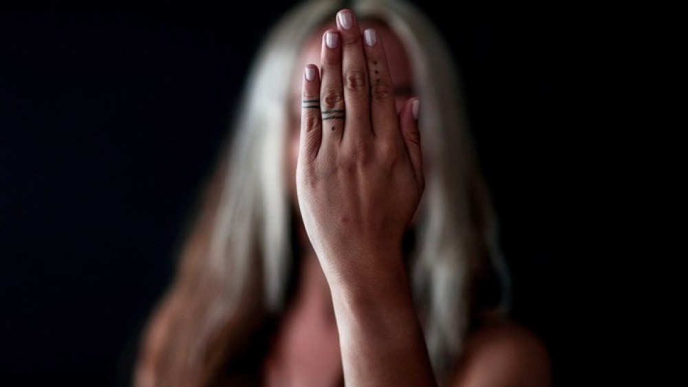Καταγγελία υπαλλήλου μεγάλης Ομοσπονδίας για απόπειρα βιασμού από υψηλόβαθμο παράγοντα