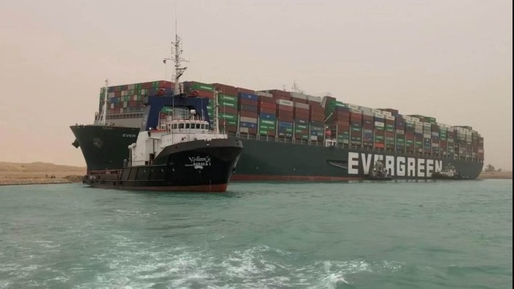 Το πλοίο Ever Given παραμένει καθηλωμένο στην Διώρυγα του Σουέζ
