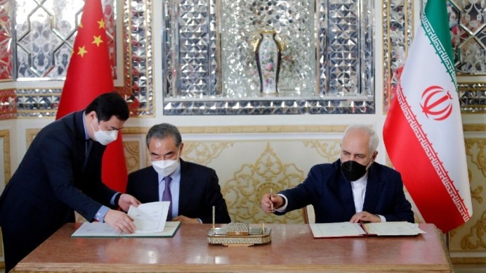 Στην υπογραφή 25ετούς συμφωνίας προχώρησαν Ιράν και Κίνα