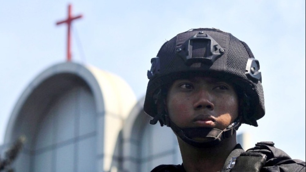 Ινδονησία: Βομβιστική επίθεση αυτοκτονίας σε καθολικό ναό