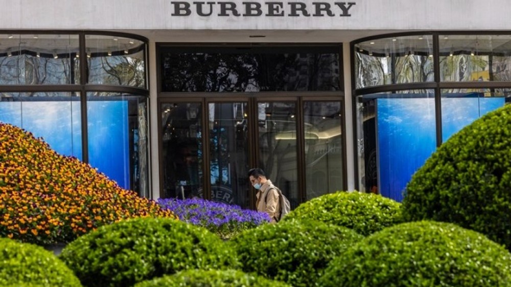 Αναβάλλεται η επίδειξη Burberry λόγω του θανάτου του Φιλίππου