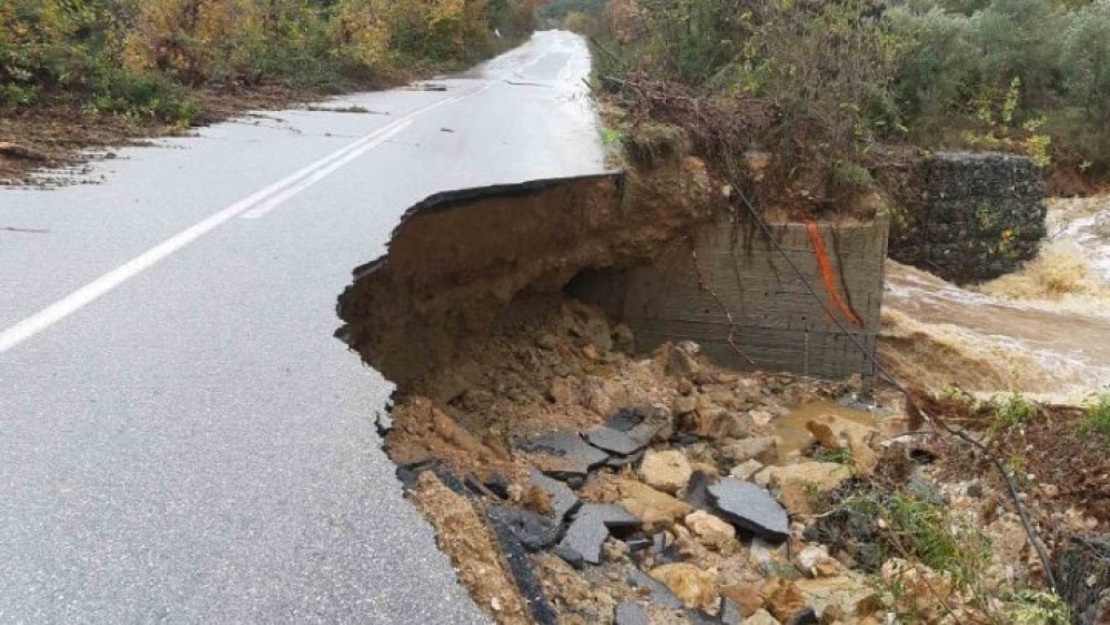 Σοβαρά προβλήματα στη Χαλκιδική από την κακοκαιρία &#8211; «Ποτάμι» μία ολόκληρη περιοχή (pics-vids)