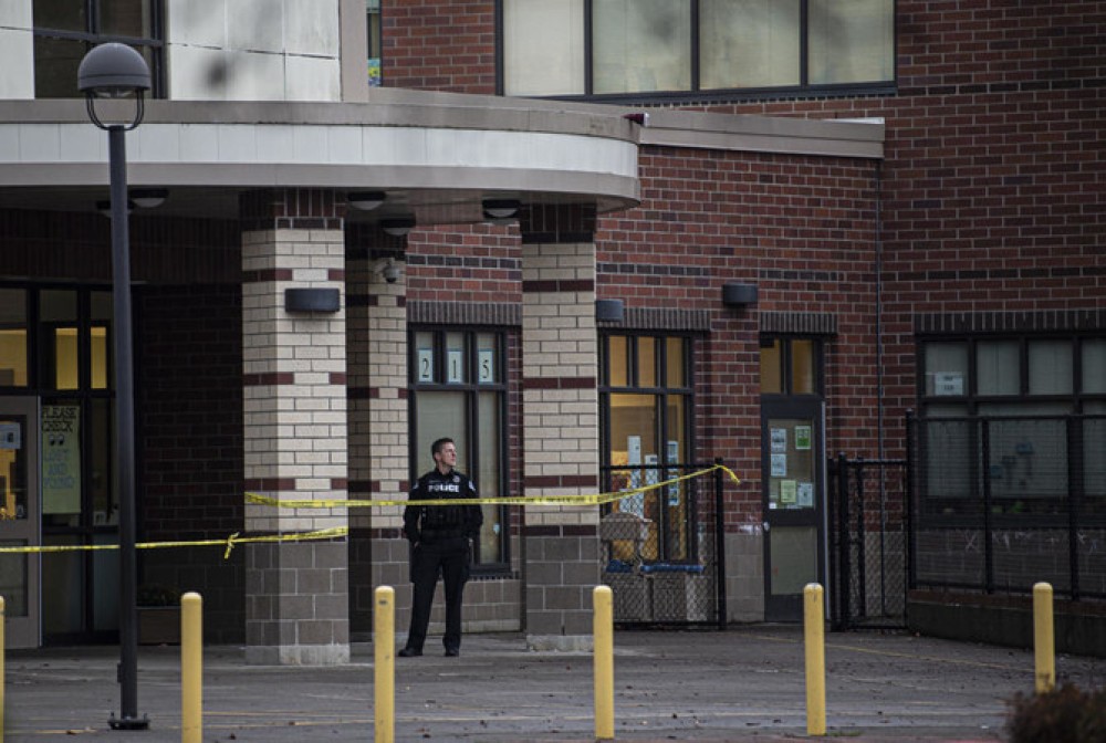 ΗΠΑ: Πυροβολισμοί έξω από σχολείο -Αυτοτραυματίστηκε ο δράστης