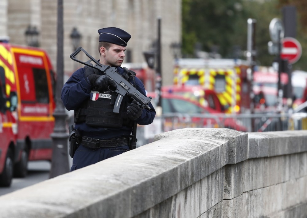 Καστανέρ:Απολογείται για την επίθεση ισλαμιστή στο Παρίσι