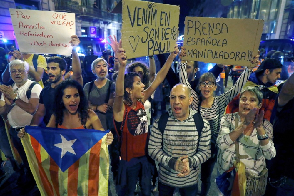 Χιλιάδες Καταλανοί και πάλι στους δρόμους