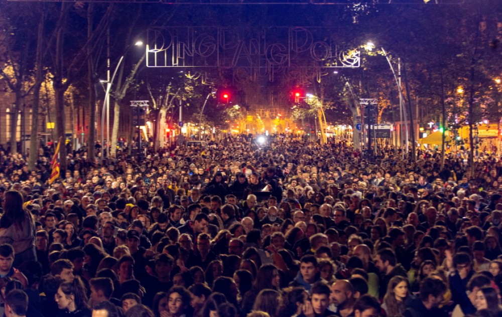 Χιλιάδες στους δρόμους της Καταλονίας για την ανεξαρτησία