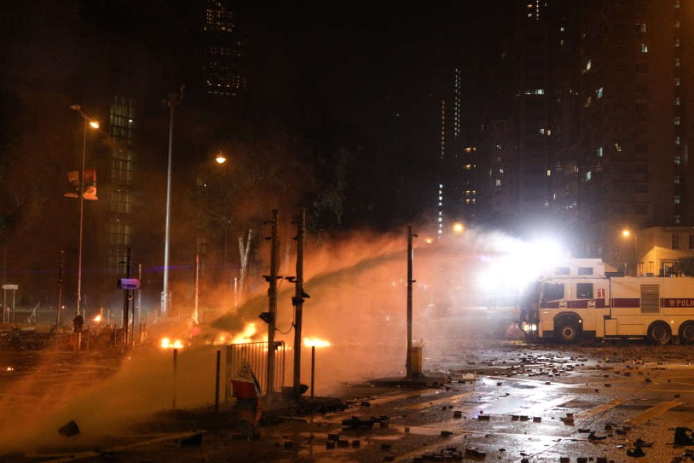 Απειλεί με χρήση πυρών η αστυνομία του Χονγκ Κόνγκ