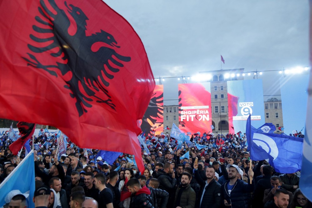 Αλβανία: Εκλογές γρίφος σε έκρυθμη κατάσταση