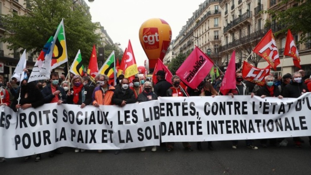 Γαλλία: Δεν σταμάτησε ο κορωνοϊός τις διαδηλώσεις για την Εργατική Πρωτομαγιά