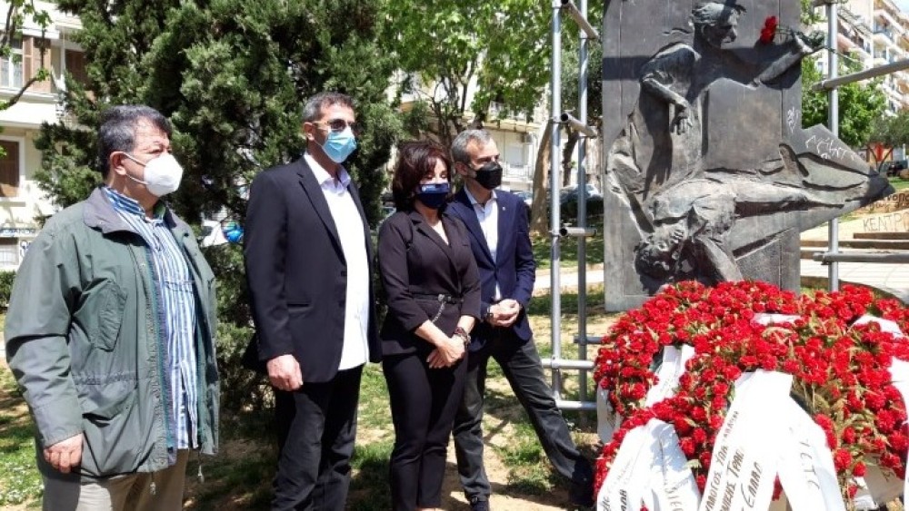 Θεσσαλονίκη: Στεφάνια στο Μνημείο του Εργάτη