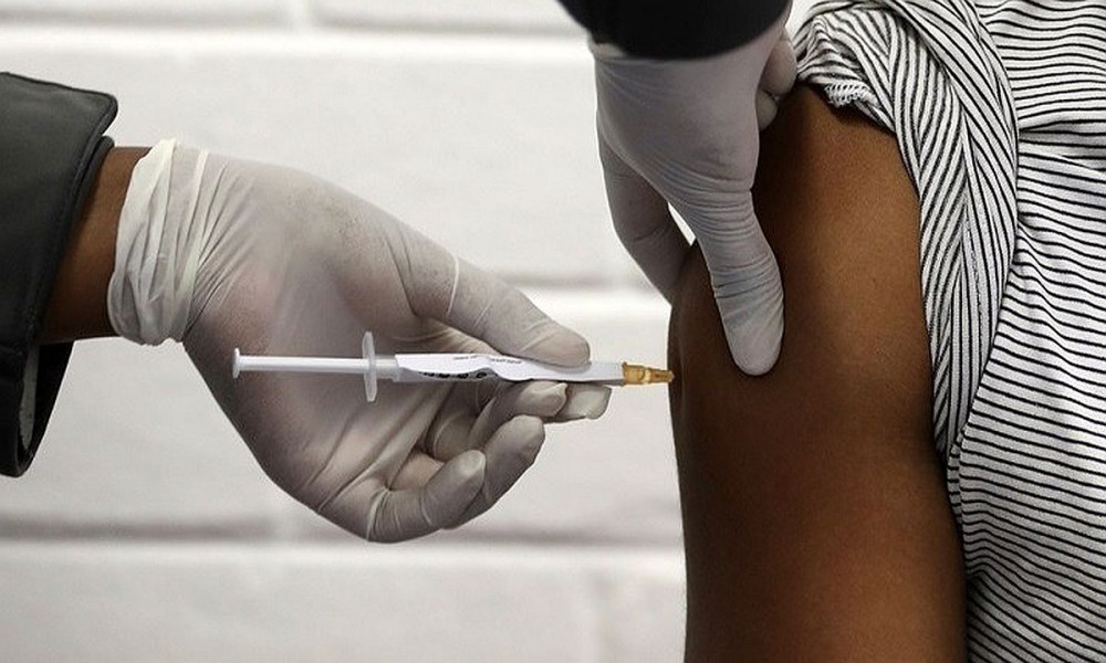 Παγώνη: Μόνο το 10% όσων εμβολιάζονται έχουν συμπτώματα