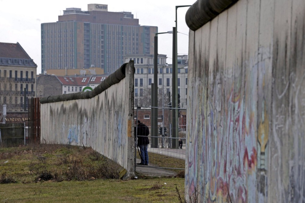 Ο Τσίπρας, η πανδημία και το τείχος του Βερολίνου