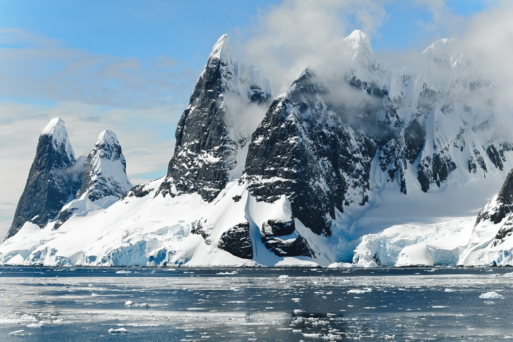 Η κυβέρνηση Μπάιντεν αναστέλλει τις άδειες εκμετάλλευσης του καταφυγίου άγριας ζωής στην Αρκτική