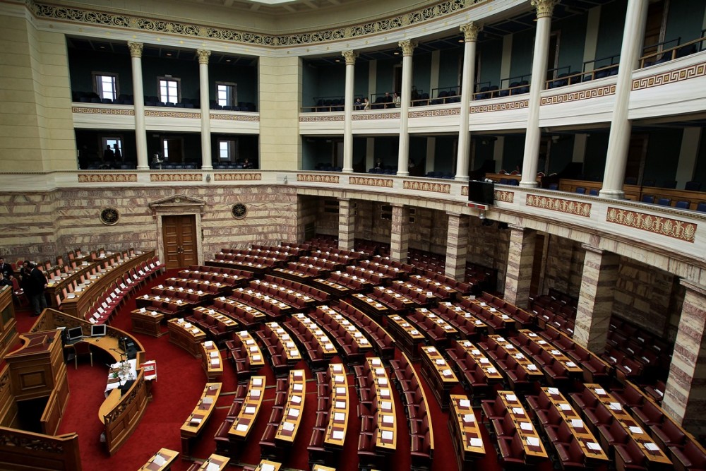 Βουλή: Την Τετάρτη στην Ολομέλεια το νομοσχέδιο για τη συνεπιμέλεια