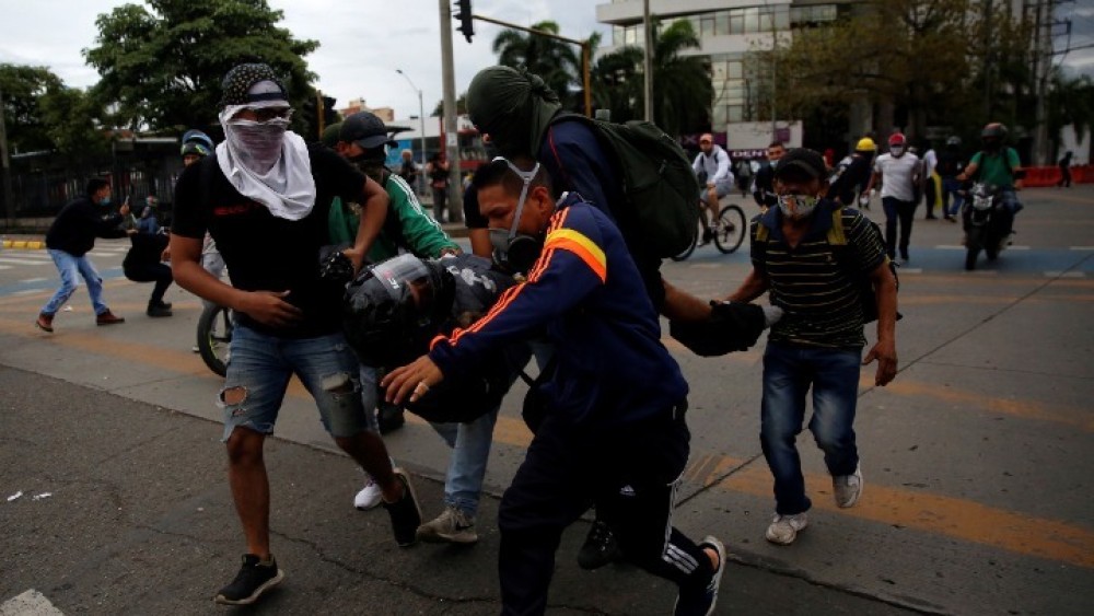 Κολομβία: Κοινωνική οργή, διαδηλώσεις και βίαια επεισόδια- Αναλαμβάνει δράση ο στρατός