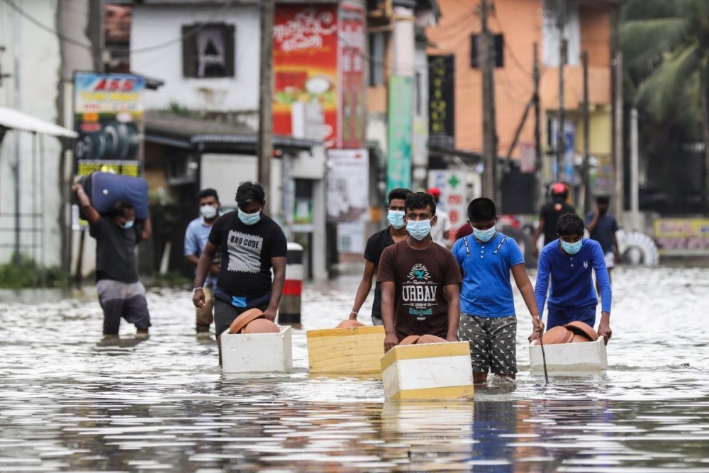 Σρι Λάνκα: Τουλάχιστον 16 νεκροί και 270.000 εκτοπισμένοι πλημμύρες και κατολισθήσεις