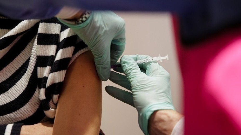 Ινστιτούτο Πολιτικής Υγείας: Το 74% των Ελλήνων τάσσεται υπέρ του υποχρεωτικού εμβολιασμού