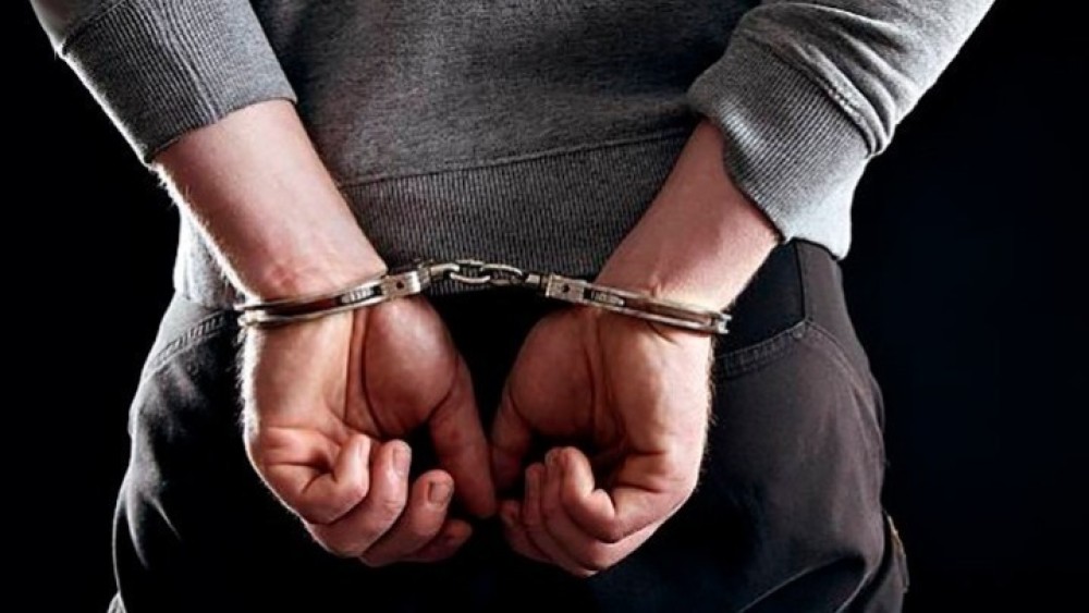 Για ένοπλες ληστείες σε σούπερ μάρκετ κατηγορείται 22χρονος, που συνελήφθη στο Π. Φάληρο